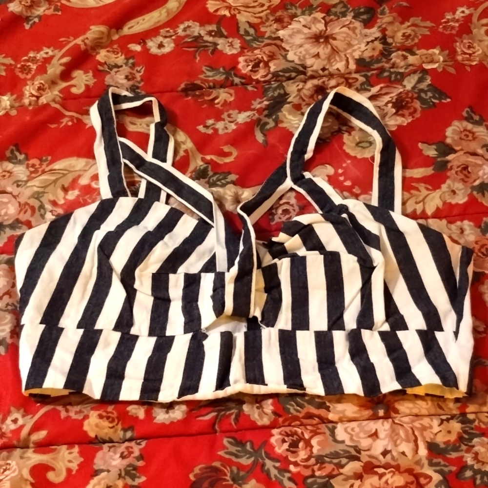 Angl bra top with crisscross front and zipper back. Size L
